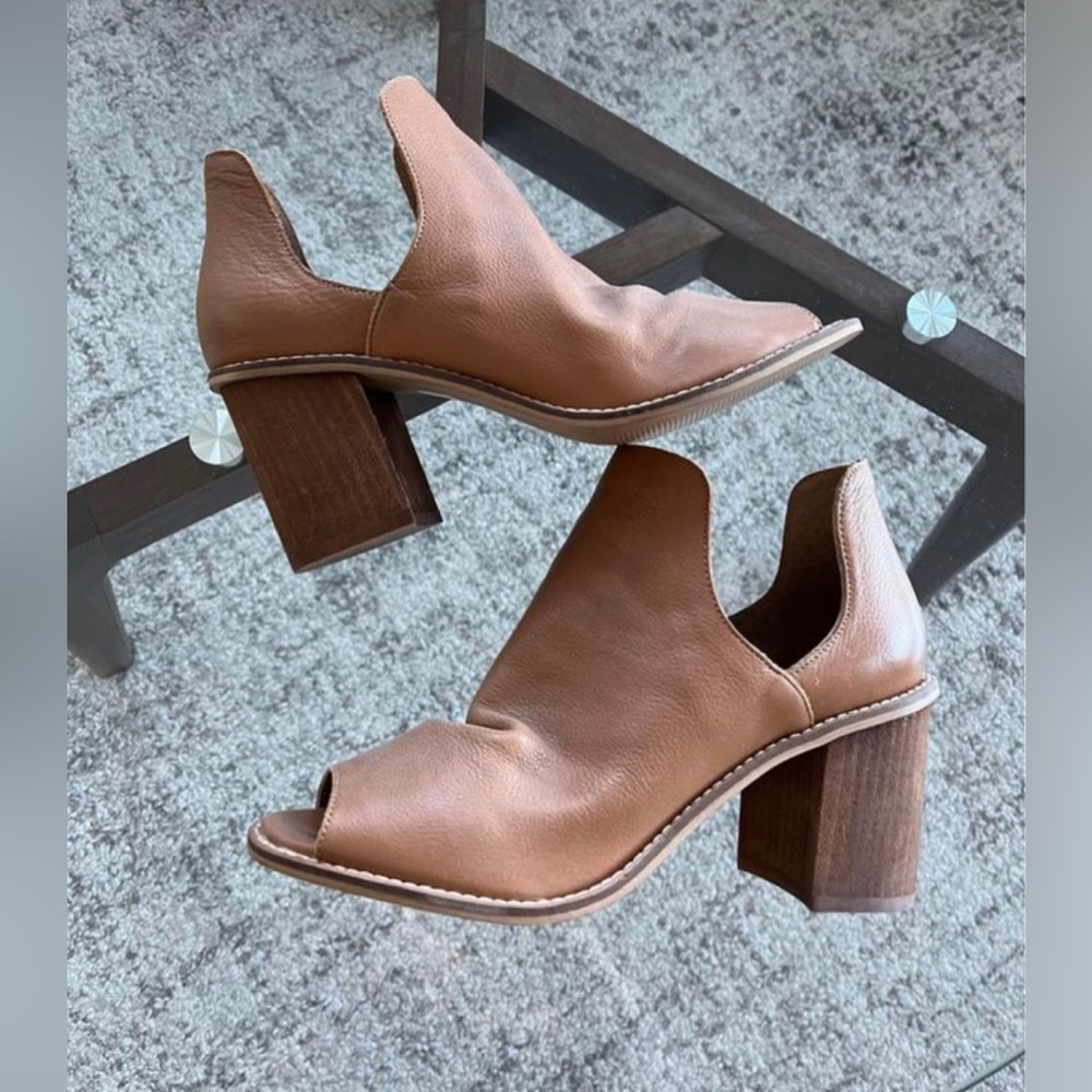 Chinese Laundry Carlita Ecru Leather Peep-Toe Summer Formal Casual Booties Sz7.5